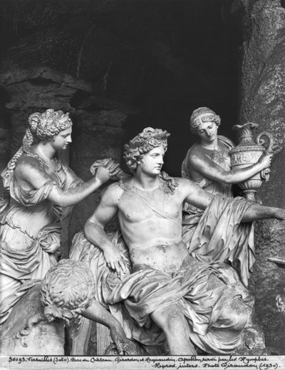 Apollo wird von den Nymphen im Hain der Bäder des Apollo gepflegt, ausgeführt mit der Hilfe von Thomas Regnaudin (1622-1706) 1666-75 (Detail) von Francois Girardon